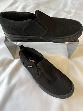 Vans Asher Black Canvas Slip-On skate shoes. Size kids 4
